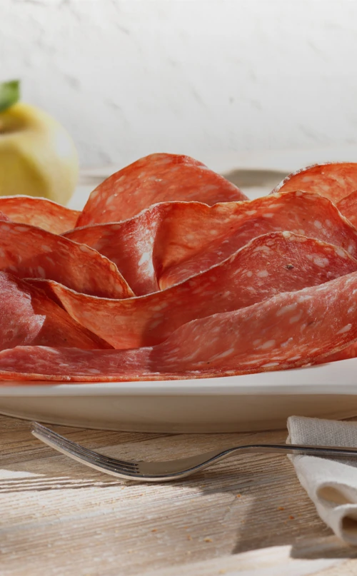 Salame Golfetta, primizia e unico salume leggero prodotto da Golfera, icona italiana dei salumi.