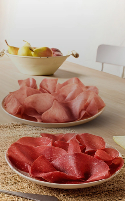 Piatto con affettato bresì di tacchino e bresì di manzo