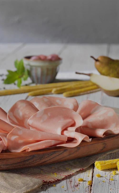 Tagliere di mortadella Golfera, con grissini gourmet per una merenda golosa