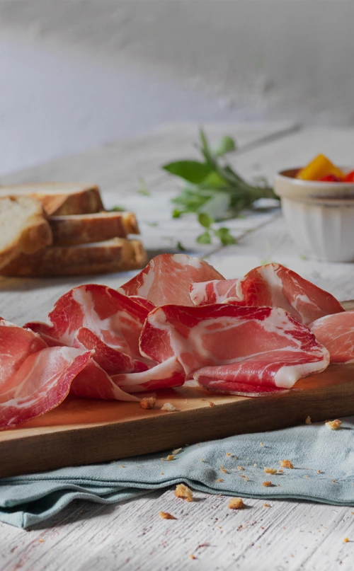 Tutte le specialità di salumi gourmet Golfera, come la coppa emiliana